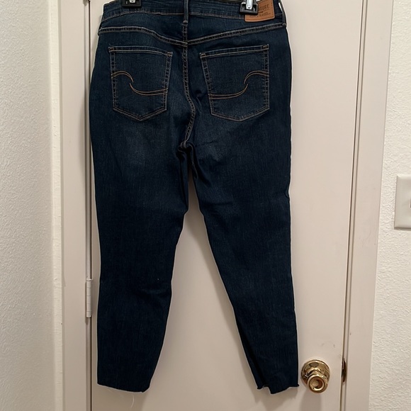 Levi Strauss Signature Maternity Jeans - Picture 5 of 8